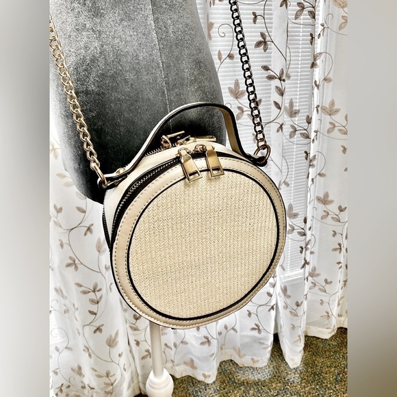 Elegant White & Cream Round Crossbody Bag. NWOT - Picture 2 of 9